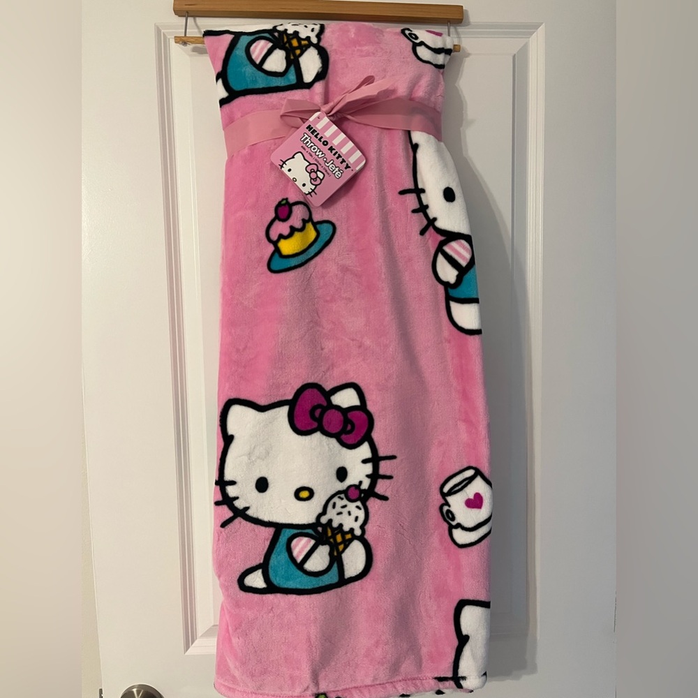 Hello Kitty with Chum pink throw